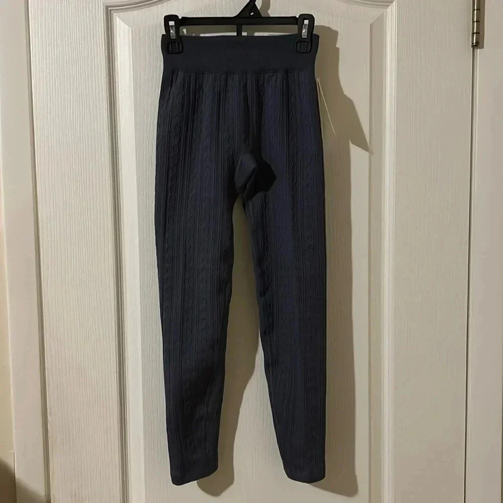 Girls size 8 seamless flat scene for comfort leggings, moisture wicking NWT $22